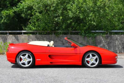 9万7750ポンド（邦貨換算約1444万円）で落札されたフェラーリ「F355スパイダー」（C）Bonhams