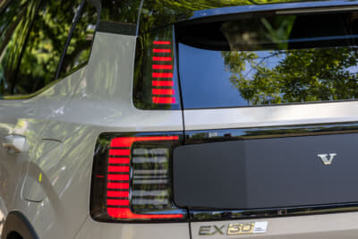 EX30 Cross Country Ultra Twin Motor Performance:テールランプ点灯パターン