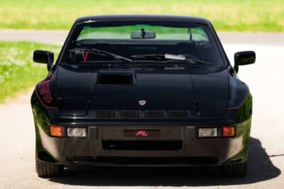 9万スイスフラン~12万スイスフラン(邦貨換算約1660万円〜約2200万円)で現在も販売中のポルシェ「924カレラGT」(C)Bonhams