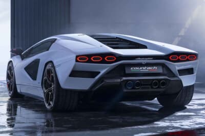 ランボルギーニ・カウンタックLP800-4：ランボルギーニ・リアホイール・ステリングの四輪操舵システムを採用