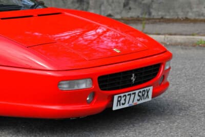 9万7750ポンド（邦貨換算約1444万円）で落札されたフェラーリ「F355スパイダー」（C）Bonhams