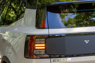 EX30 Cross Country Ultra Twin Motor Performance:テールランプ点灯パターン