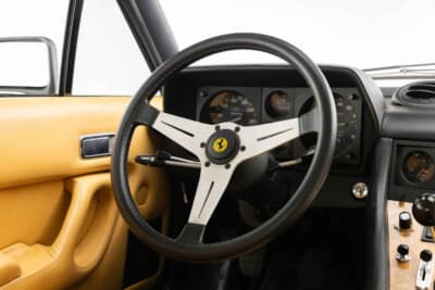 18万4800ドル（邦貨換算約2720万円）で落札されたフェラーリ「400i」（C）Courtesy of RM Sotheby's