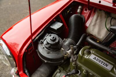 1万1500英ポンド(邦貨換算約230万円)で落札されたオースティン「ミニ1000」(C)Courtesy of RM Sotheby's