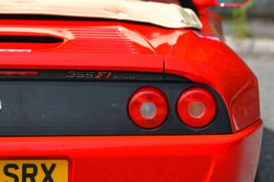 9万7750ポンド（邦貨換算約1444万円）で落札されたフェラーリ「F355スパイダー」（C）Bonhams