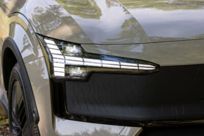 EX30 Cross Country Ultra Twin Motor Performance:ヘッドライト点灯