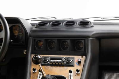 18万4800ドル（邦貨換算約2720万円）で落札されたフェラーリ「400i」（C）Courtesy of RM Sotheby's