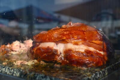 皮はパリパリ。お肉はジューシー