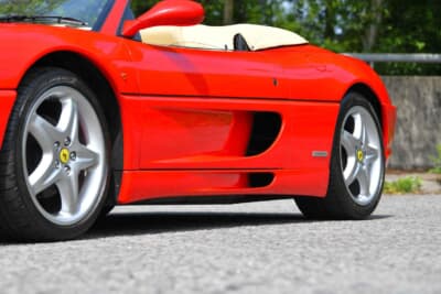 9万7750ポンド（邦貨換算約1444万円）で落札されたフェラーリ「F355スパイダー」（C）Bonhams