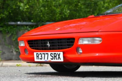 9万7750ポンド（邦貨換算約1444万円）で落札されたフェラーリ「F355スパイダー」（C）Bonhams