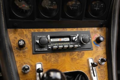 18万4800ドル（邦貨換算約2720万円）で落札されたフェラーリ「400i」（C）Courtesy of RM Sotheby's