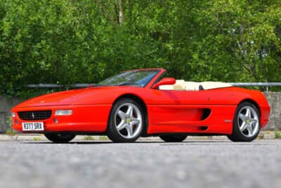 9万7750ポンド（邦貨換算約1444万円）で落札されたフェラーリ「F355スパイダー」（C）Bonhams