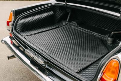 43万2500英ポンド（邦貨換算約8530万円）で落札されたマセラティ「3500GTスパイダー」（C）Courtesy of RM Sotheby's