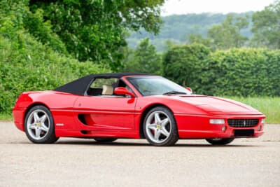 9万7750ポンド（邦貨換算約1444万円）で落札されたフェラーリ「F355スパイダー」（C）Bonhams