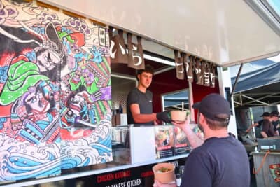 日本食のフードトラックも人気でした。カレーは早々に売り切れていました