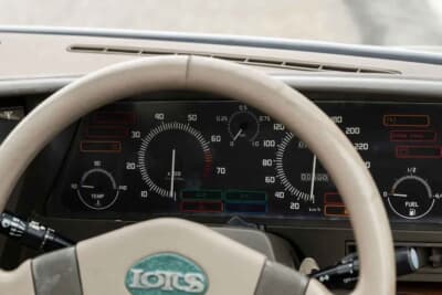 価格応談で現在も販売中のロータス「エトナ」(C)Courtesy of Broad Arrow