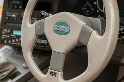 価格応談で現在も販売中のロータス「エトナ」(C)Courtesy of Broad Arrow