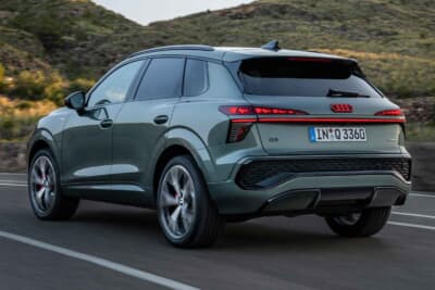 アウディQ3:デジタルのOLEDリアライトとLEDライトストリップ、点灯するアウディリングが先進的な印象