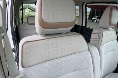 日産ルークス：かどまる四角を採用したシート生地のエンボス