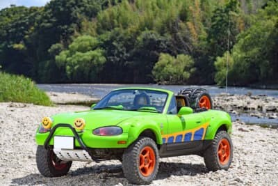 マツダ ロードスター：メインの黄緑以外の色はすべてロードスター純正色が使われている。ロードスターファンは何色が使われているか観察してほしい