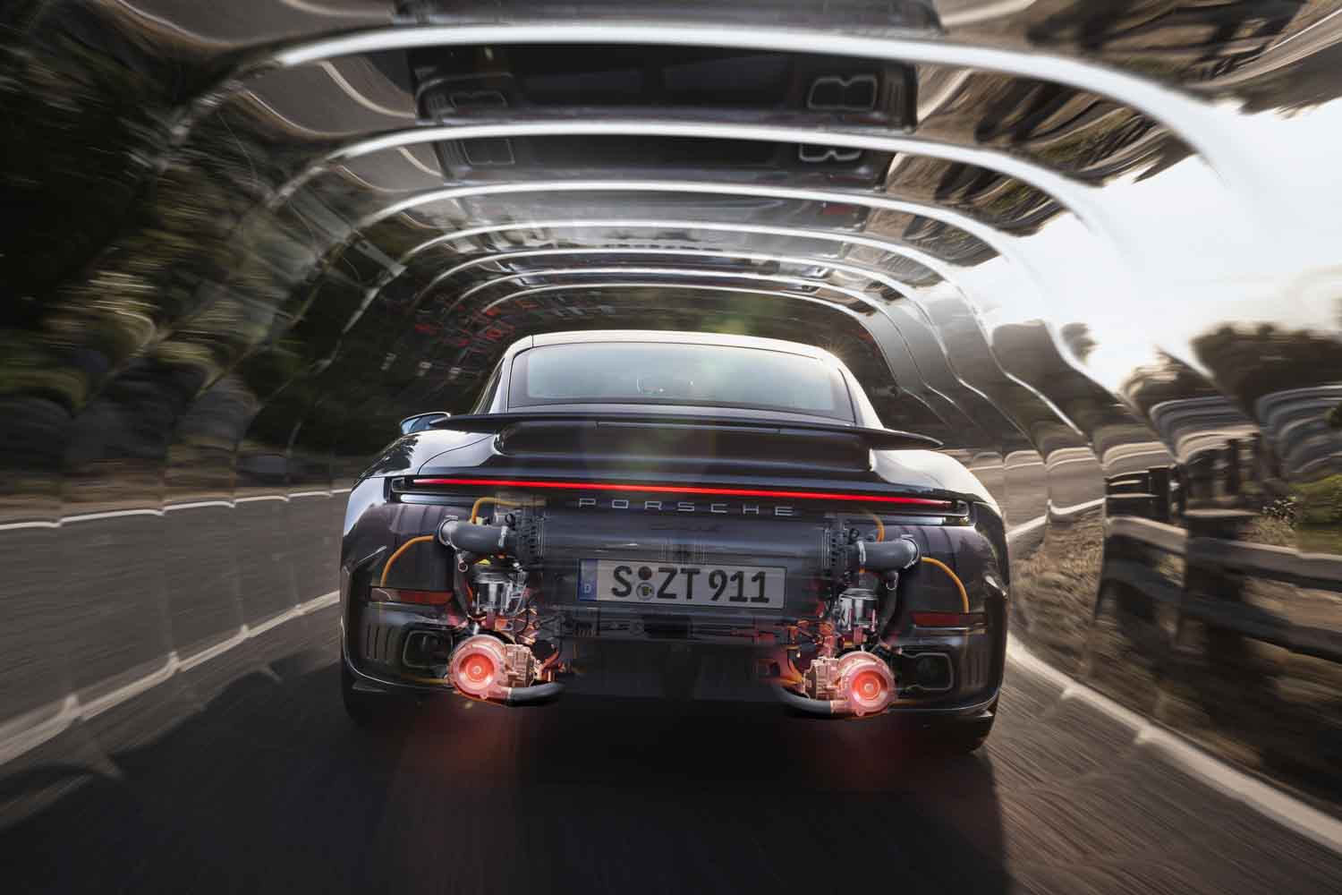 革新のハイブリッド技術搭載の新型ポルシェ「911ターボS」登場！2基の 