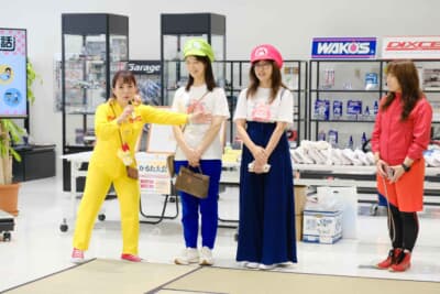 京都トヨタGRガレージ京都伏見の7周年記念の秋祭りに、まるも亜希子ちゃんと参加したのよ〜