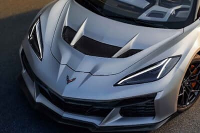 シボレーコルベットZR1X：先鋭的でエモーショアンルなマスクの新型モデル