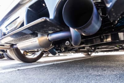 トヨタ GRヤリス：排気系にもしっかりと手が加えられている