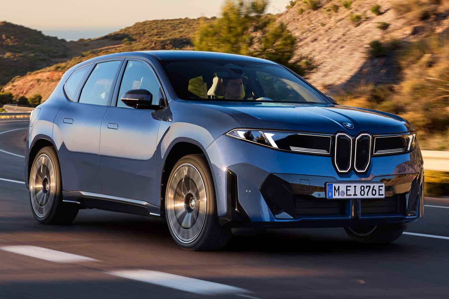 BMWの新世代EV“ノイエ・クラッセ”第1弾「iX3」が2026年春登場！「駆け