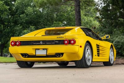 91万2500ドル(邦貨換算約1億3430万円)で落札されたフェラーリ「F512M」(C)Courtesy of RM Sotheby's