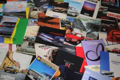 幼少期の筆者は、街道沿いの販売店を巡り、カタログを分けてもらうのが楽しみだった