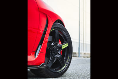 MID RACING R50 Type S：スポークを骨太にすることでホイールの剛性を確保しつつ、スポークサイドを肉抜きすることで重量増を抑え、軽量化にも妥協がない