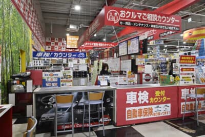 スーパーオートバックス大野城御笠川店は、中古車の買い取りから販売、車検や整備、さらには板金・塗装までワンストップでお任せできる