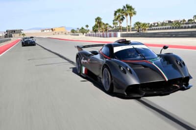 ウアイラR：カーボントライアックスのモノコックボディを採用