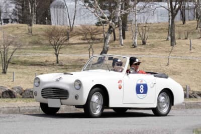 第34回コッパディ小海にエントリーした、北島泰明さん、野村比呂美さんご夫妻と愛車の1949年製シアタ アミカ