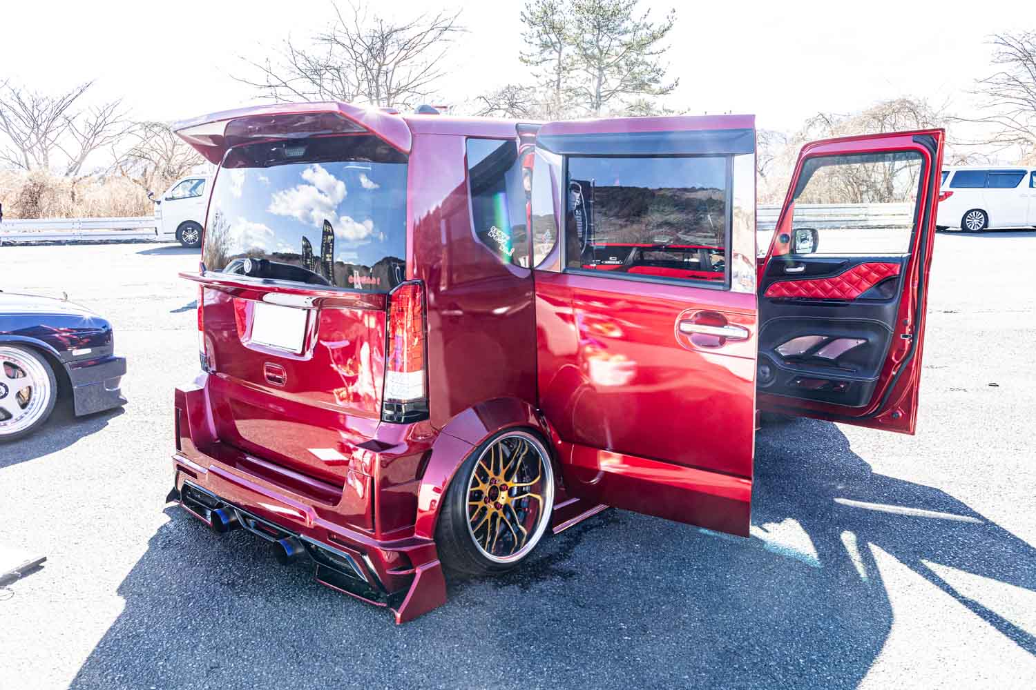 スライドドアを観音開きに変更したホンダ「N-BOX」！ カスタムを追求し