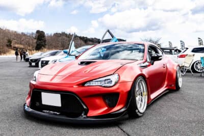 トヨタ 86：サスペンションは、バネレートを変更したHKSのハイパーマックスを装着