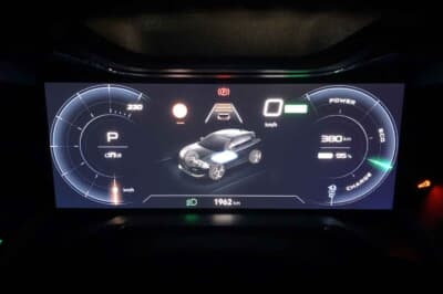 アルファ ロメオ ジュニア エレットリカ：Naturalモードのメーター表示