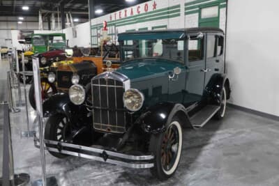 1929年 デュラント 4ドア セダン：GMのトップだったウィリアム・C・デュラントが解任後に設立したデュラント・モータースの車両。バッド社の鋼製ボディに直列6気筒エンジンを搭載していた