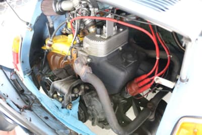 フィアット 500R：エンジン本体は126A1。ミツバ製の電磁ポンプと組み合わせている