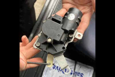 モードアクチュエータは、エアコンからの風をどの吹き出し口から出すかを切り替える。ここが動作しなくなるとマニュアル操作およびオートモードでも、理想とする風向きは得ることができなくなる