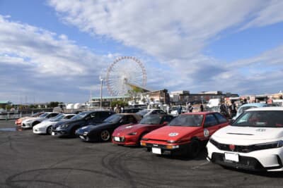 クラシックカーやスーパーカーもいるが、スポーティカーが中心で、なかにはミニバンや軽ワゴン、さらに軽トラといった日常のクルマも参加していた