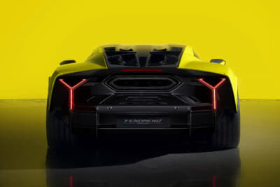 ランボルギーニ フェノメノ：テールライトにもY字型デザインを採用