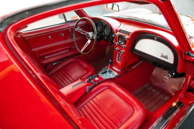 24万800ドル（邦貨換算約3580万円）で落札されたシボレー「コルベット スティングレイ 427」C）Courtesy of RM Sotheby's