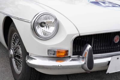 MG「B」:本来はシールドビームだというヘッドライト。安全性を考えて明るいハロゲンランプへと変更している