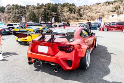 トヨタ 86：ボディカラーはラッピングで変更されている