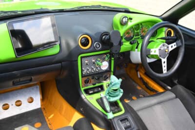 マツダ ロードスター：外装からの繋がりを見せる内装色のコーデ