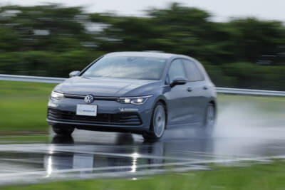 クロスクライメイト3SPORT：クロスクライメイト3と従来モデルのクロスクライメイト2をウエットハンドリング路で乗り比べ。明らかにクロスクライメイト3のほうが限界が高く、ESCの介入が少なかった