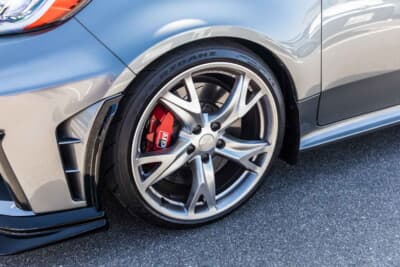 トヨタ GRヤリス:日産Z34型フェアレディZのホイールをチョイス