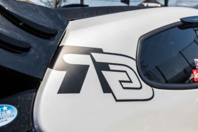 トヨタ GRヤリス:側面にGRのステッカーを貼るなど、全体的にラリーを意識したカスタムとなっている